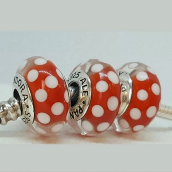 Pandora Mickey and Minnie murano glass beads set. - Picture 6 of 8